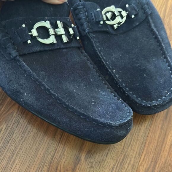 Ferragamo navy suede loafers with silver buckle 42 - Picture 6 of 8